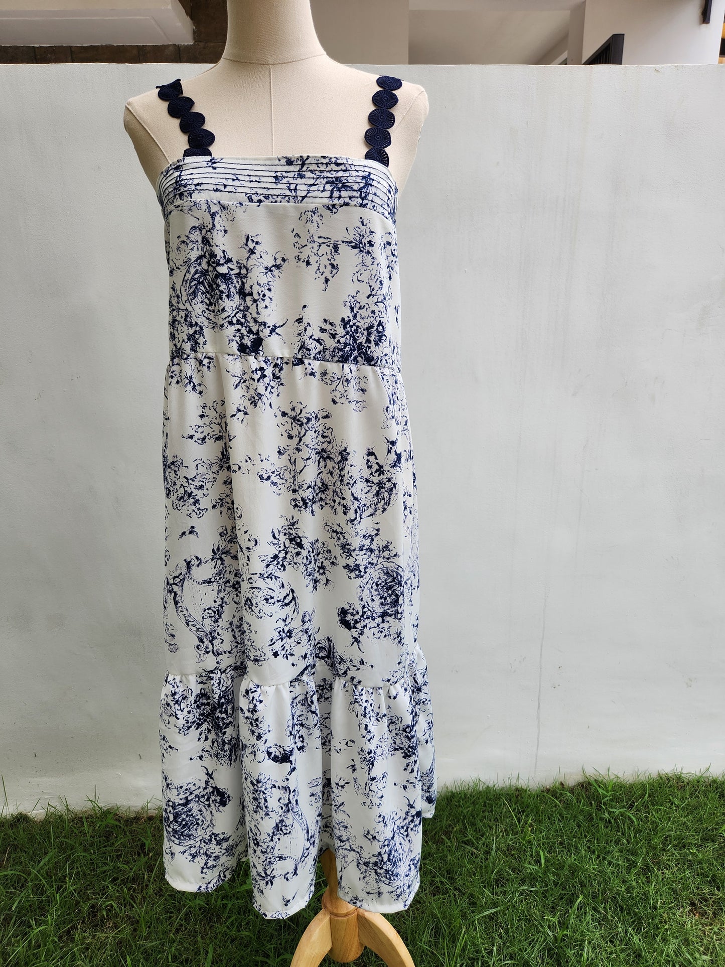 Lace Strap Maxi Dress